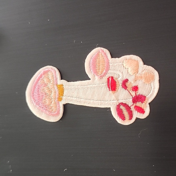 MUSHROOM HIPPIE EMBROIDERY IRON ON PATCH - Picture 1 of 2